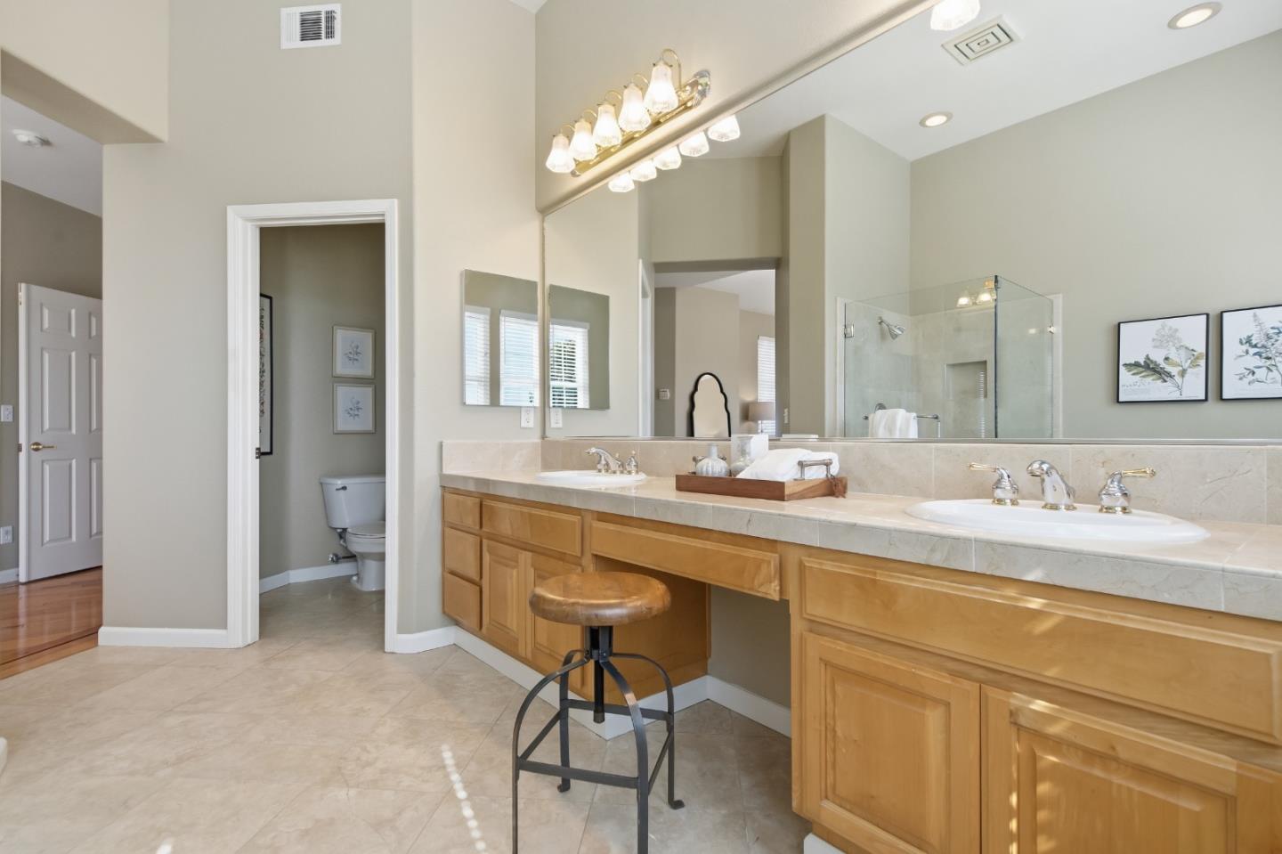Detail Gallery Image 30 of 45 For 703 Lacewing Ln, Redwood City,  CA 94065 - 4 Beds | 2/1 Baths