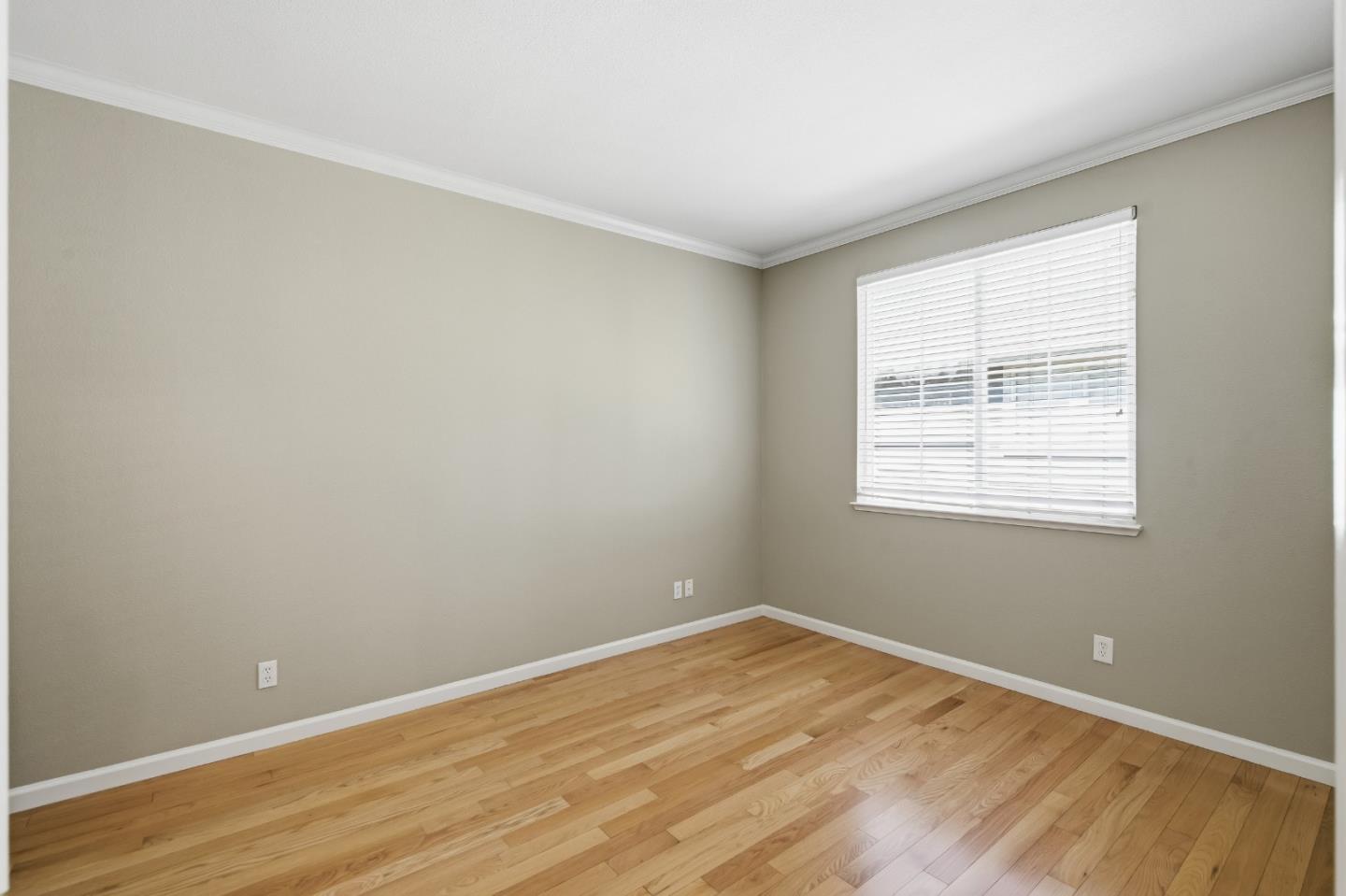 Detail Gallery Image 34 of 45 For 703 Lacewing Ln, Redwood City,  CA 94065 - 4 Beds | 2/1 Baths