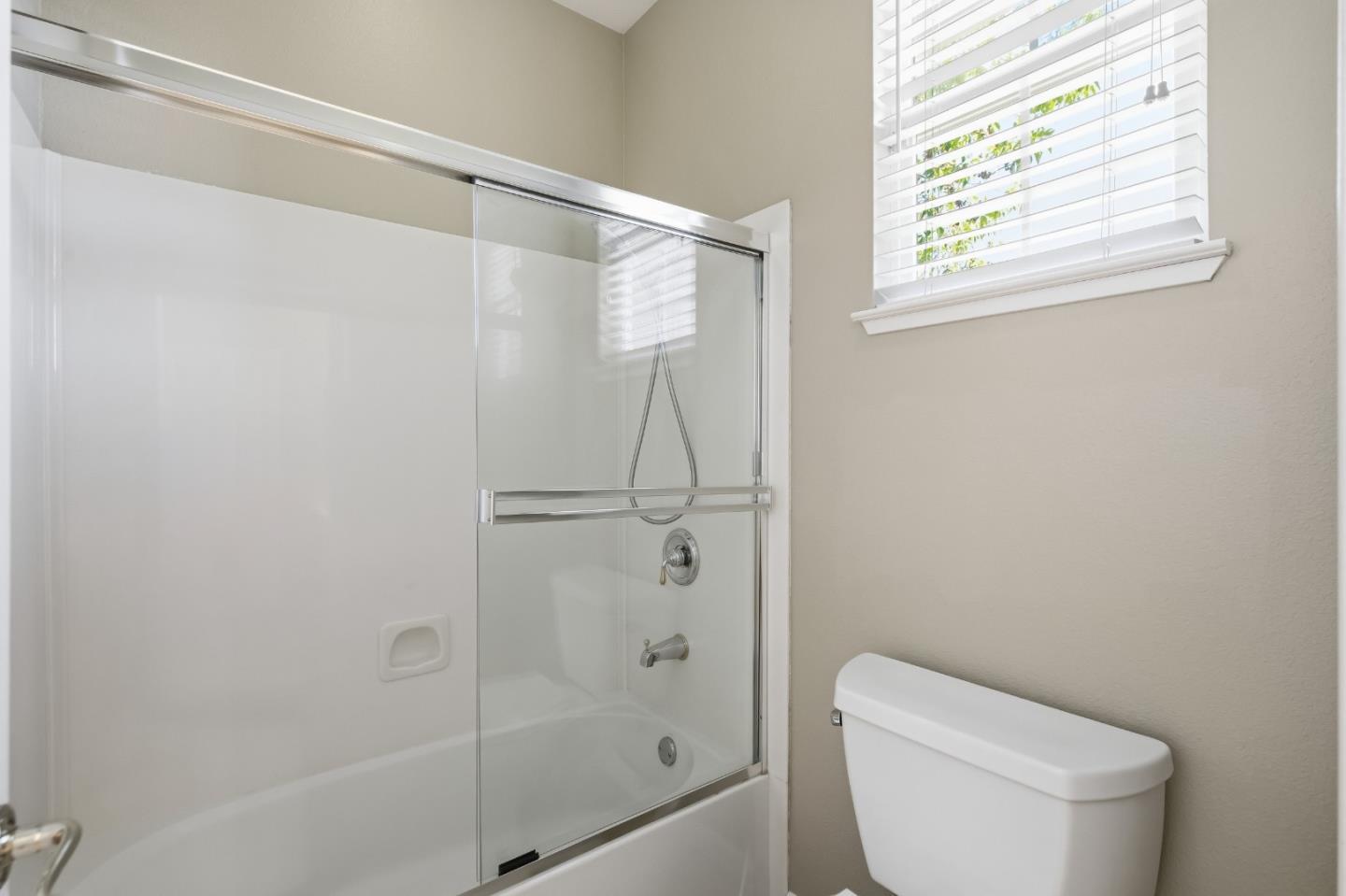 Detail Gallery Image 38 of 45 For 703 Lacewing Ln, Redwood City,  CA 94065 - 4 Beds | 2/1 Baths