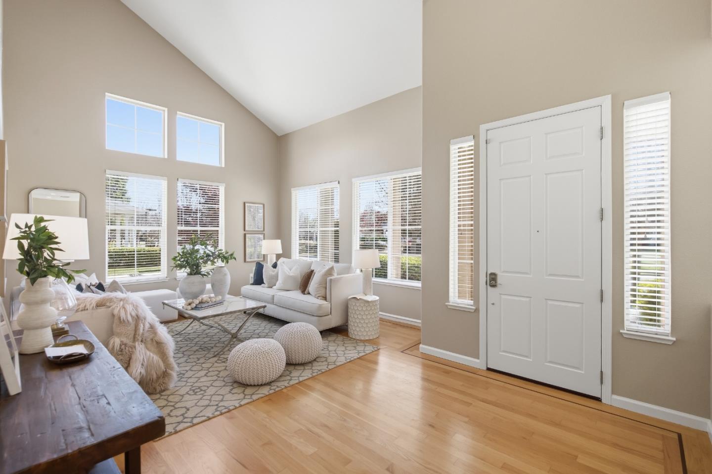 Detail Gallery Image 4 of 45 For 703 Lacewing Ln, Redwood City,  CA 94065 - 4 Beds | 2/1 Baths