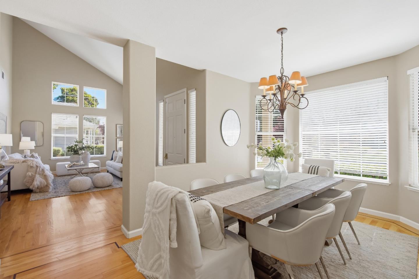 Detail Gallery Image 8 of 45 For 703 Lacewing Ln, Redwood City,  CA 94065 - 4 Beds | 2/1 Baths