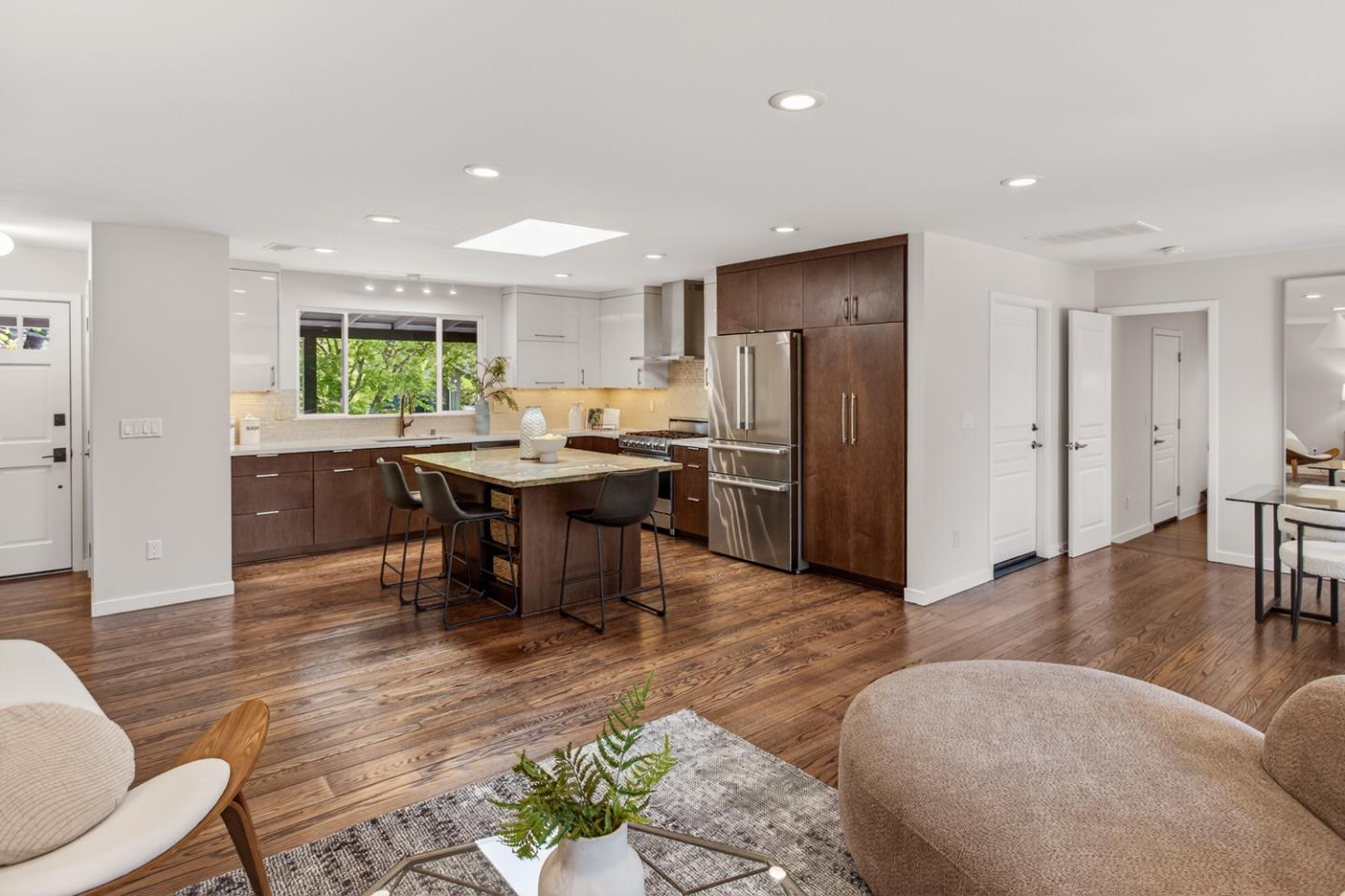 Detail Gallery Image 14 of 37 For 1418 Meadow Ln, Mountain View,  CA 94040 - 3 Beds | 2 Baths