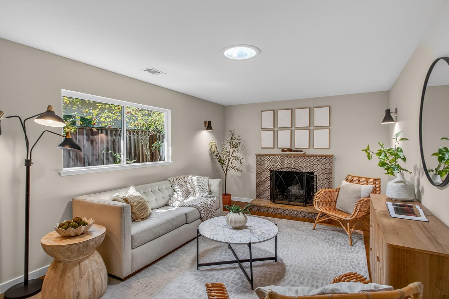 Detail Gallery Image 16 of 37 For 1418 Meadow Ln, Mountain View,  CA 94040 - 3 Beds | 2 Baths