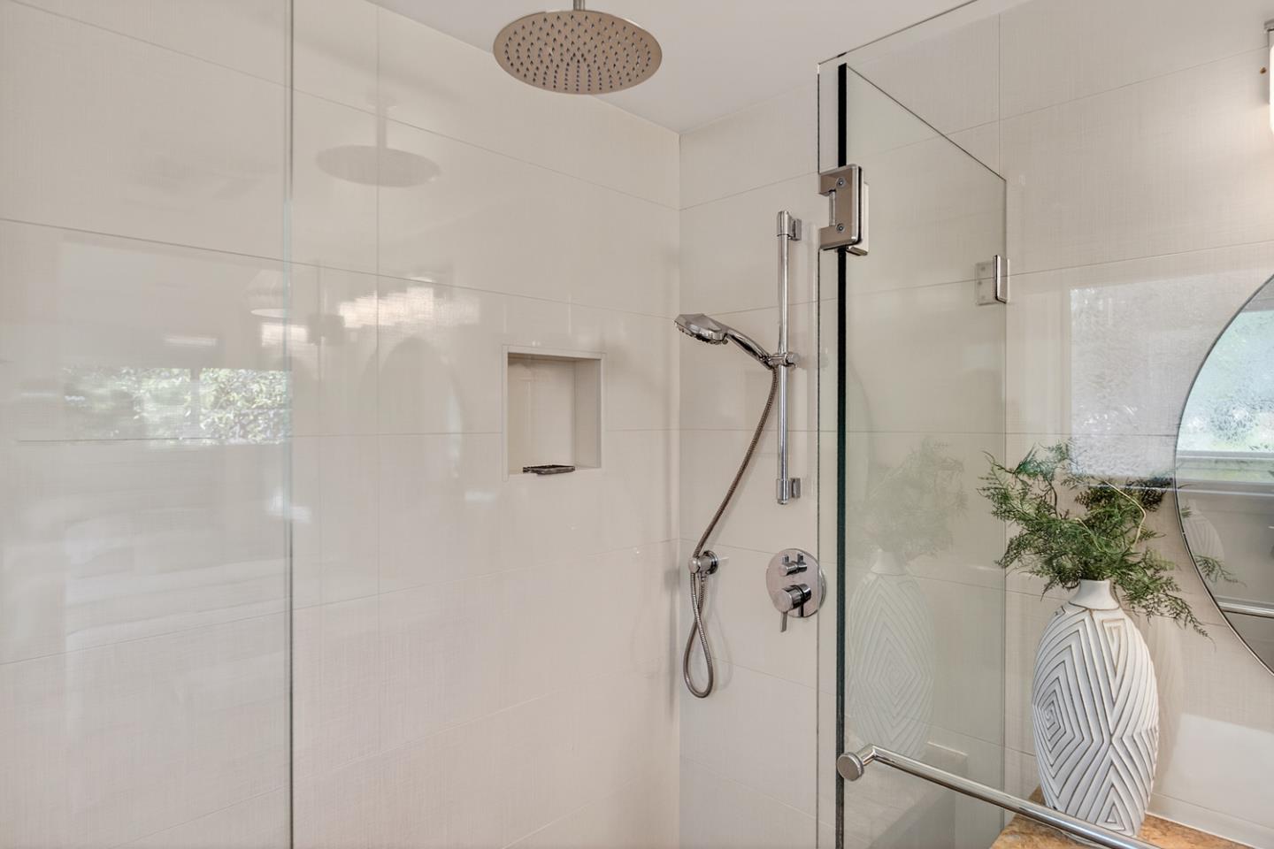 Detail Gallery Image 19 of 37 For 1418 Meadow Ln, Mountain View,  CA 94040 - 3 Beds | 2 Baths