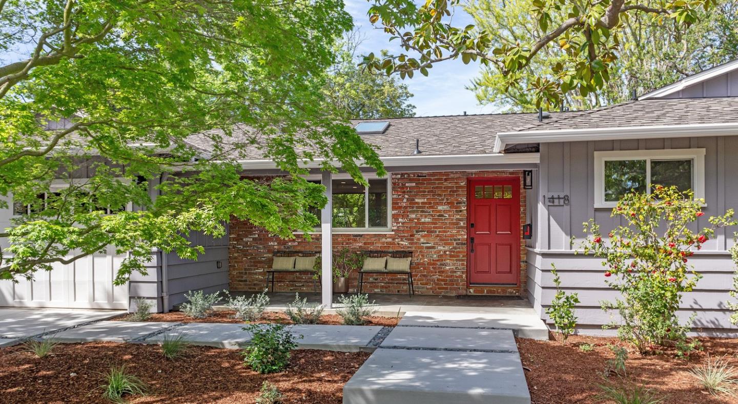 Detail Gallery Image 2 of 37 For 1418 Meadow Ln, Mountain View,  CA 94040 - 3 Beds | 2 Baths