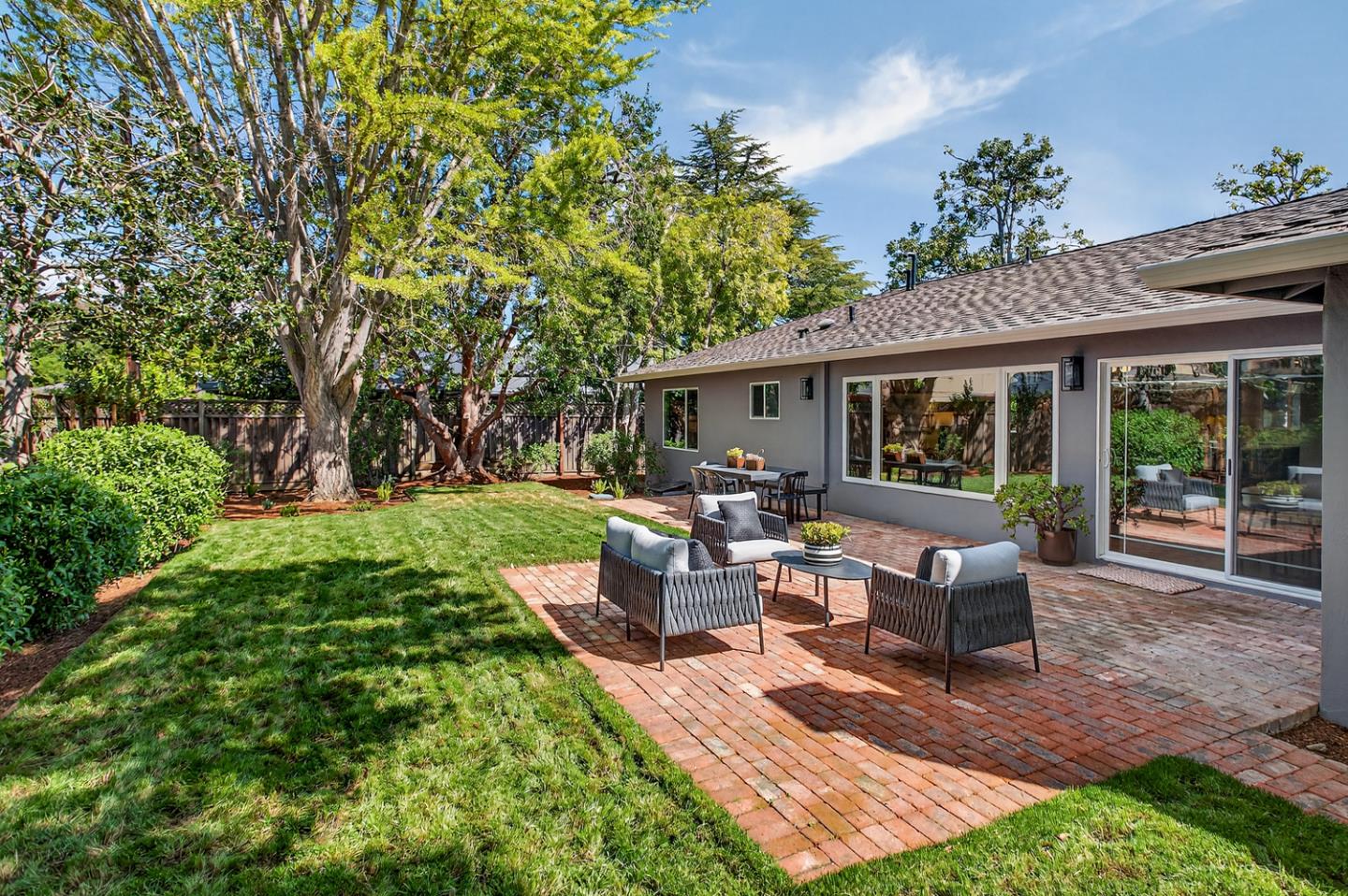 Detail Gallery Image 25 of 37 For 1418 Meadow Ln, Mountain View,  CA 94040 - 3 Beds | 2 Baths