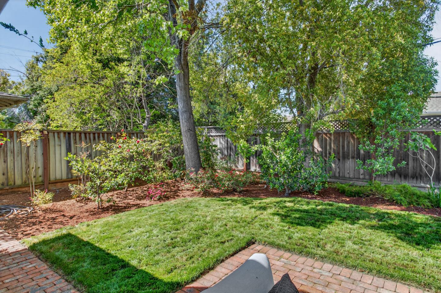 Detail Gallery Image 32 of 37 For 1418 Meadow Ln, Mountain View,  CA 94040 - 3 Beds | 2 Baths