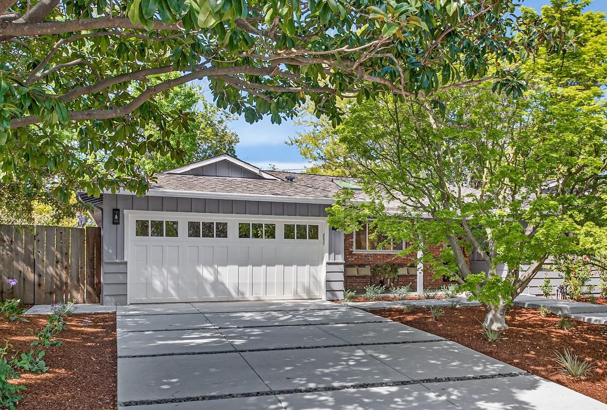 Detail Gallery Image 4 of 37 For 1418 Meadow Ln, Mountain View,  CA 94040 - 3 Beds | 2 Baths