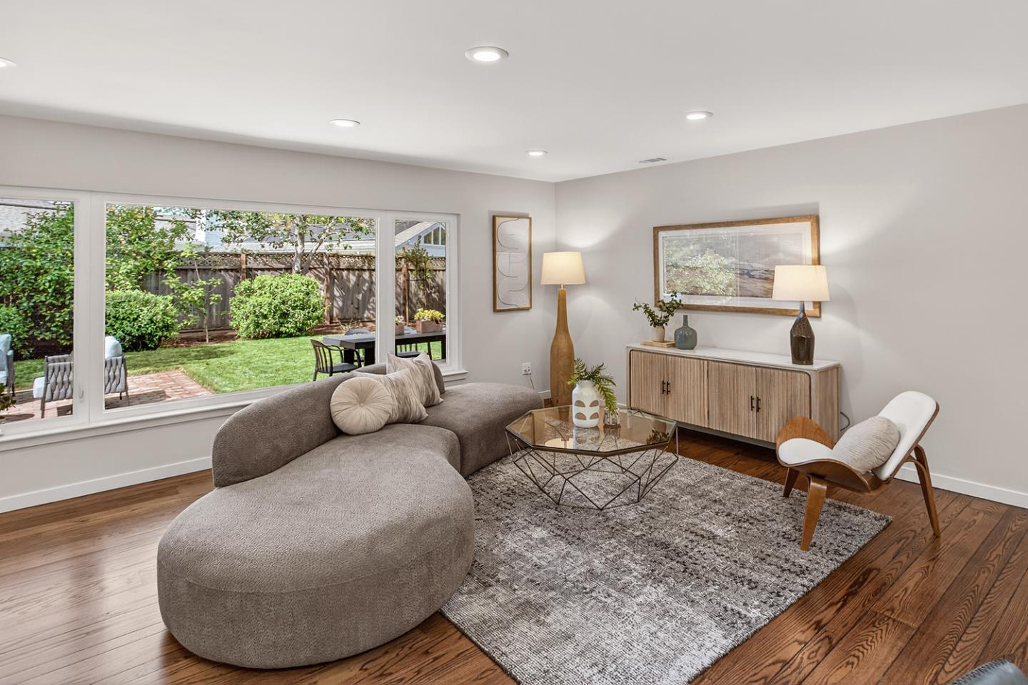 Detail Gallery Image 9 of 37 For 1418 Meadow Ln, Mountain View,  CA 94040 - 3 Beds | 2 Baths