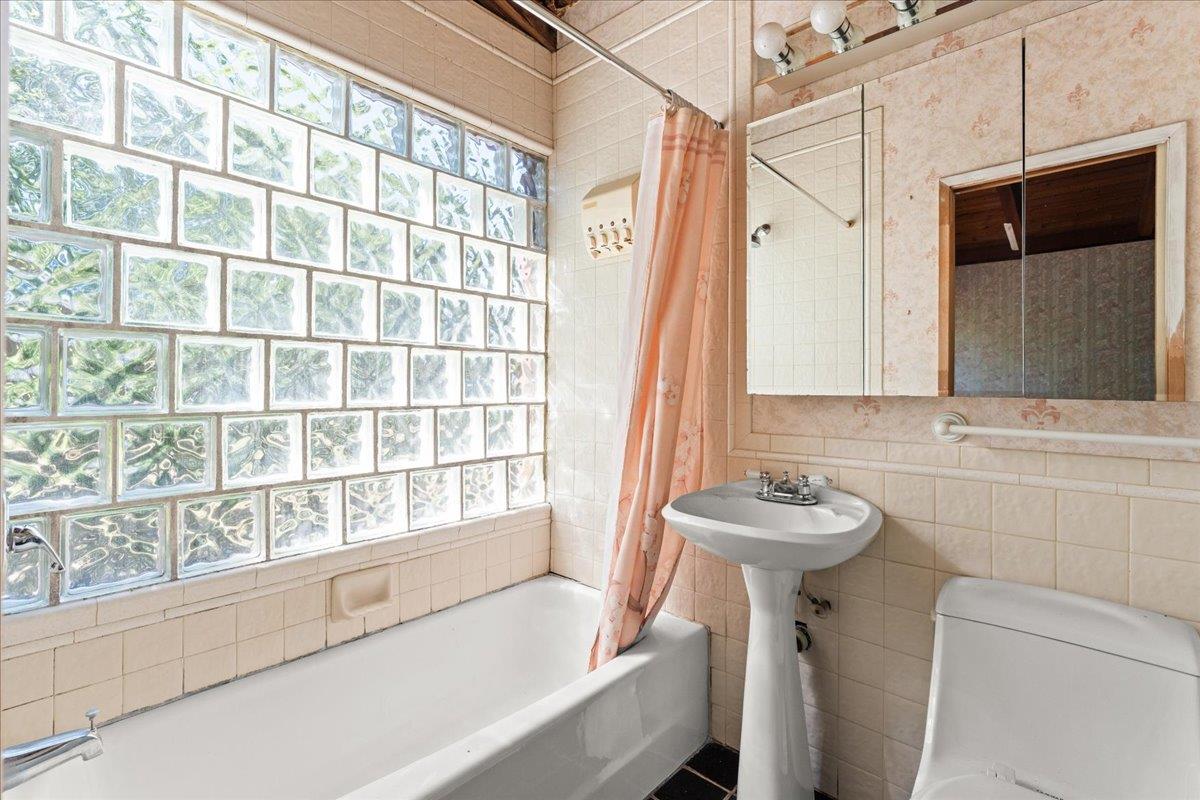 Detail Gallery Image 12 of 18 For 16001 Stephenie Ln, Los Gatos,  CA 95032 - 3 Beds | 2 Baths