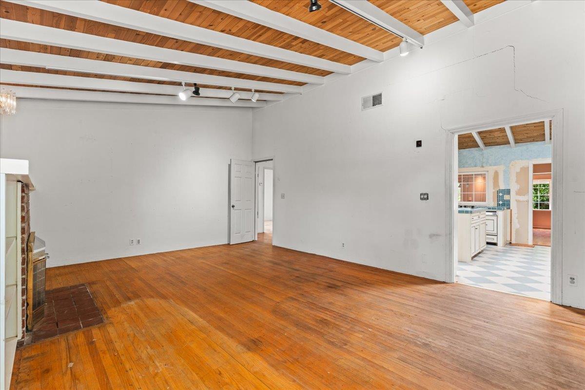 Detail Gallery Image 4 of 18 For 16001 Stephenie Ln, Los Gatos,  CA 95032 - 3 Beds | 2 Baths