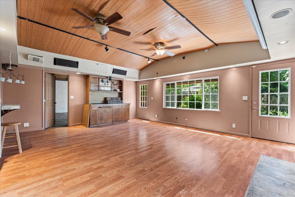 Detail Gallery Image 9 of 18 For 16001 Stephenie Ln, Los Gatos,  CA 95032 - 3 Beds | 2 Baths