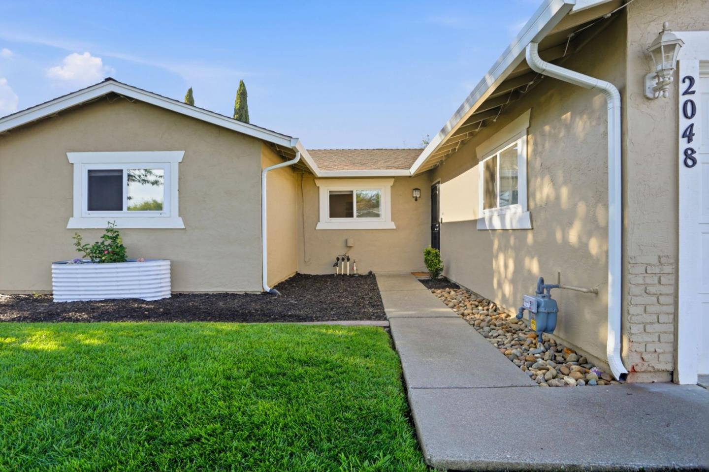 Detail Gallery Image 5 of 34 For 2048 Southwood Dr, Vacaville,  CA 95687 - 3 Beds | 1/1 Baths