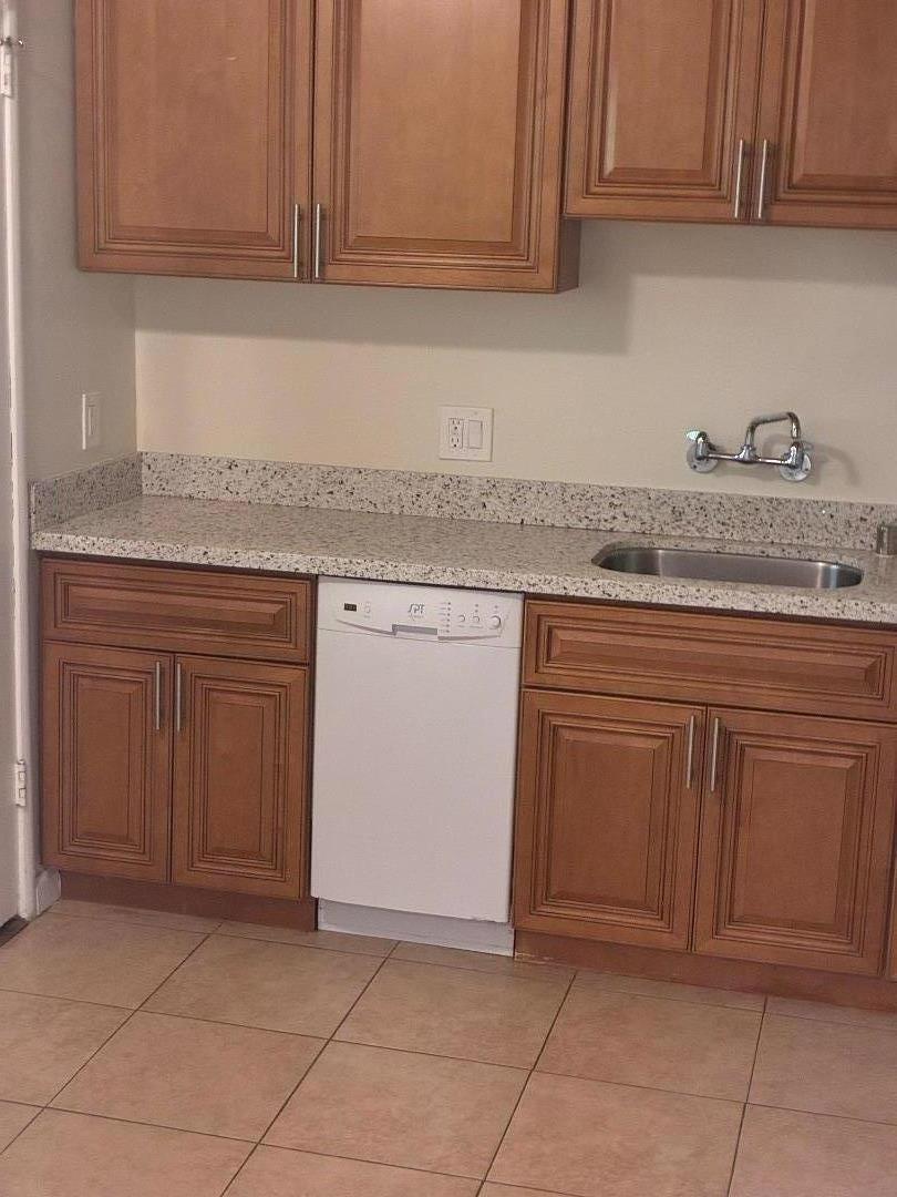 Detail Gallery Image 4 of 13 For 922 Oak Ln #2,  Menlo Park,  CA 94025 - 2 Beds | 1 Baths