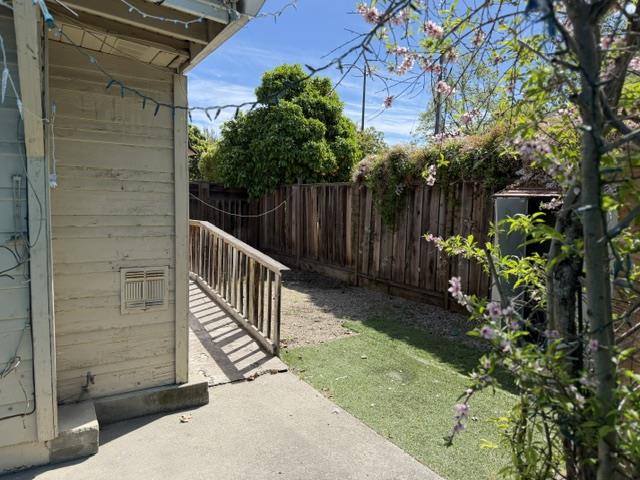 Detail Gallery Image 3 of 6 For 1901 W Middlefield Rd, Mountain View,  CA 94043 - 2 Beds | 1 Baths