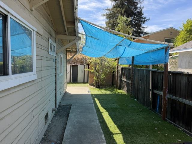 Detail Gallery Image 4 of 6 For 1901 W Middlefield Rd, Mountain View,  CA 94043 - 2 Beds | 1 Baths