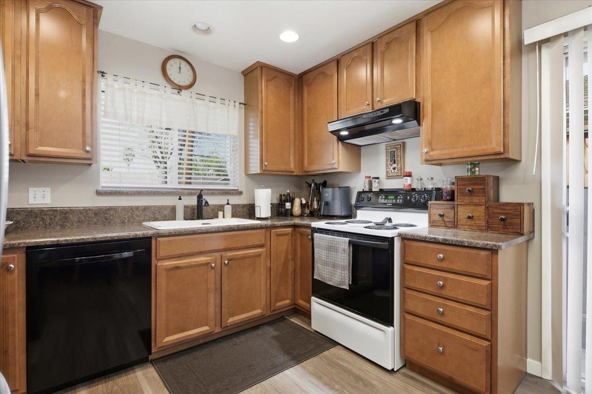 Detail Gallery Image 8 of 41 For 1106 Boynton Ave #1106,  San Jose,  CA 95117 - 5 Beds | 3/1 Baths