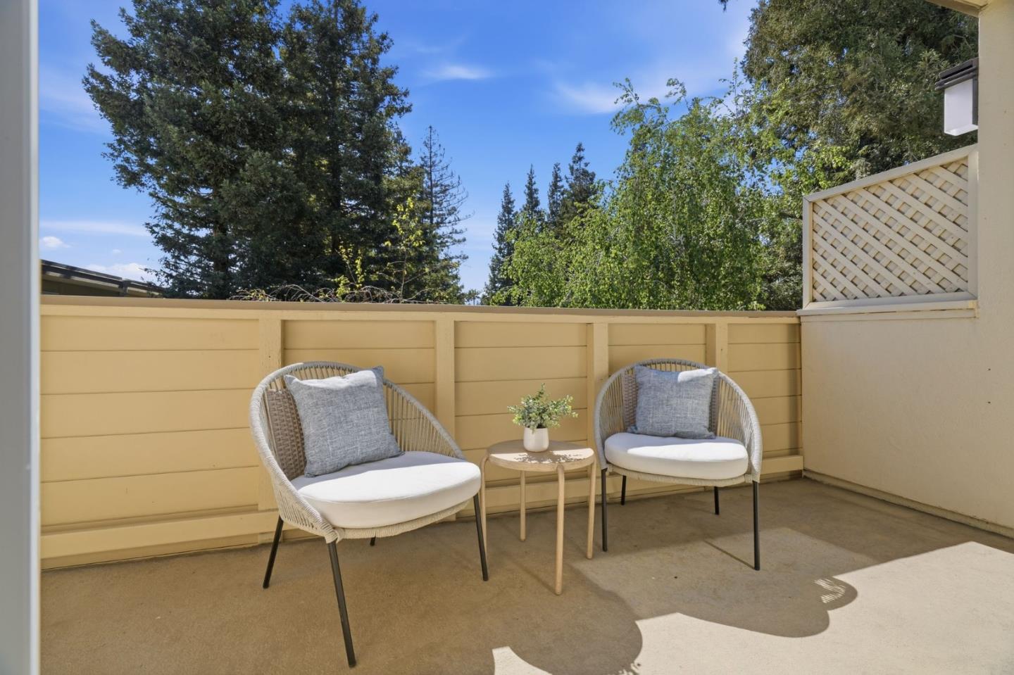 Detail Gallery Image 12 of 27 For 1031 Crestview Dr #305,  Mountain View,  CA 94040 - 2 Beds | 2 Baths