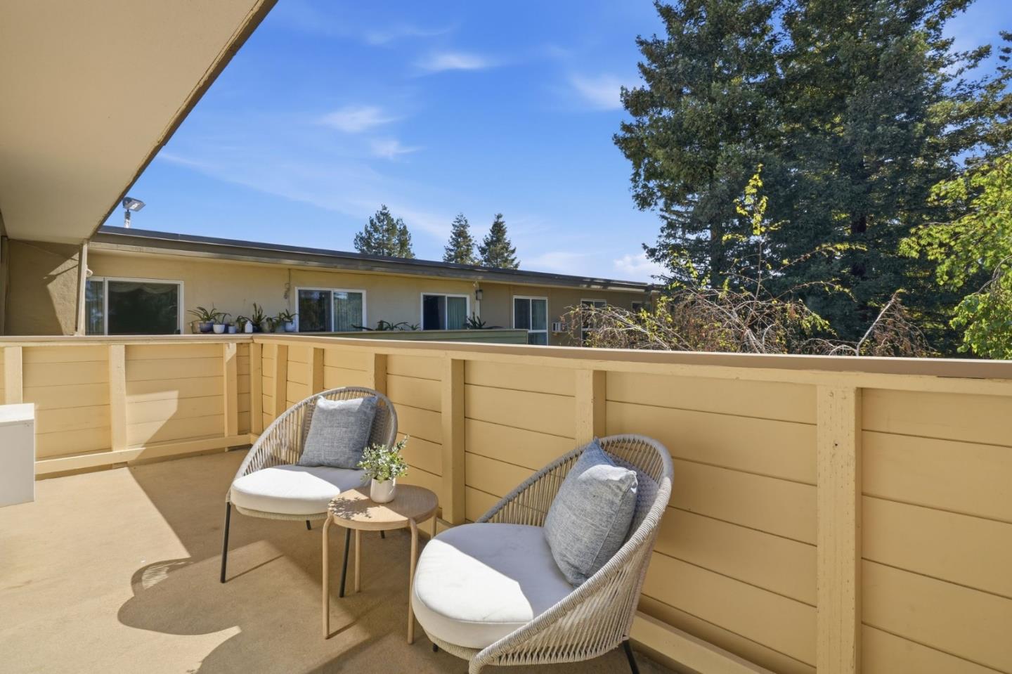 Detail Gallery Image 13 of 27 For 1031 Crestview Dr #305,  Mountain View,  CA 94040 - 2 Beds | 2 Baths