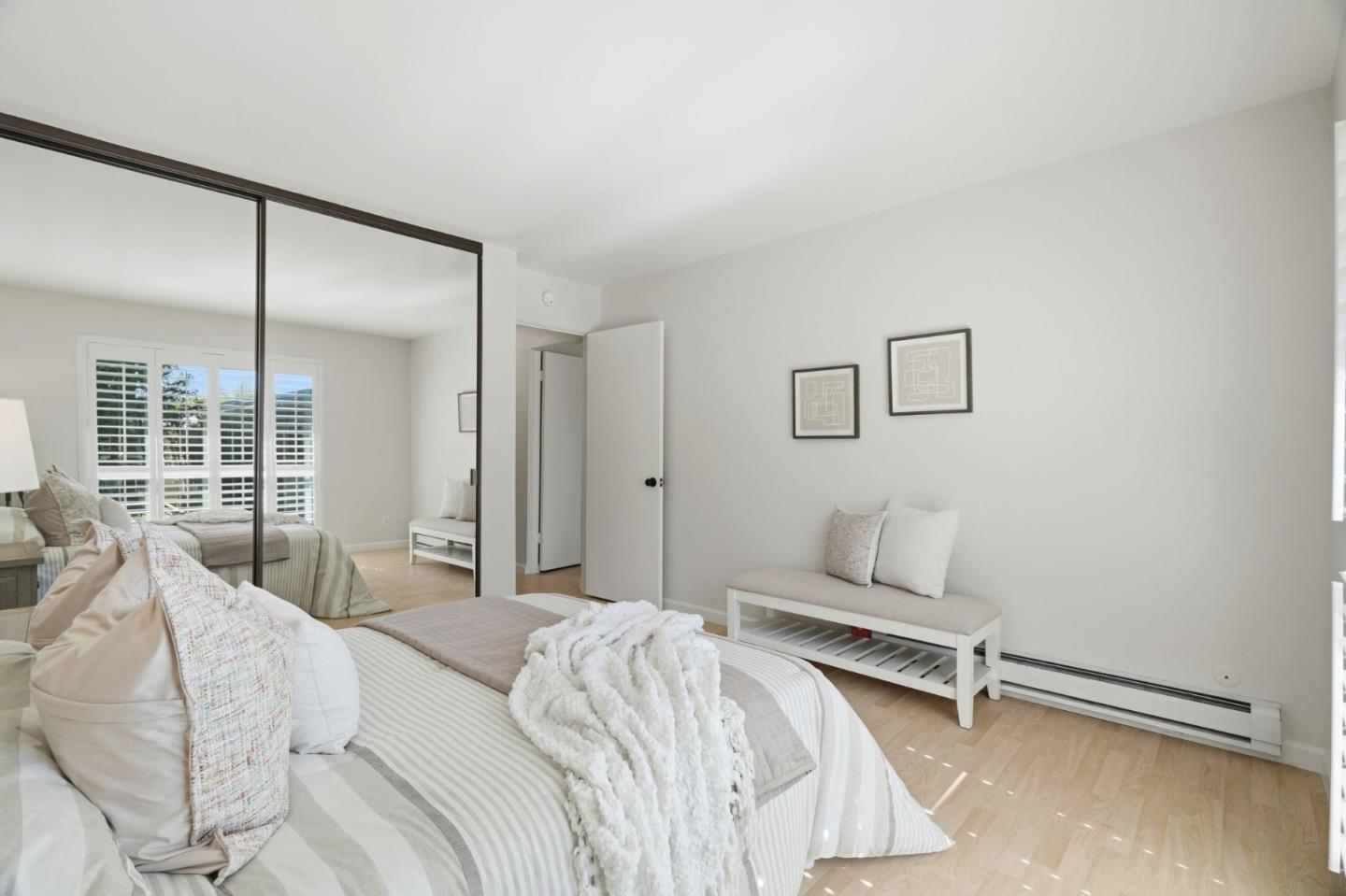 Detail Gallery Image 16 of 27 For 1031 Crestview Dr #305,  Mountain View,  CA 94040 - 2 Beds | 2 Baths