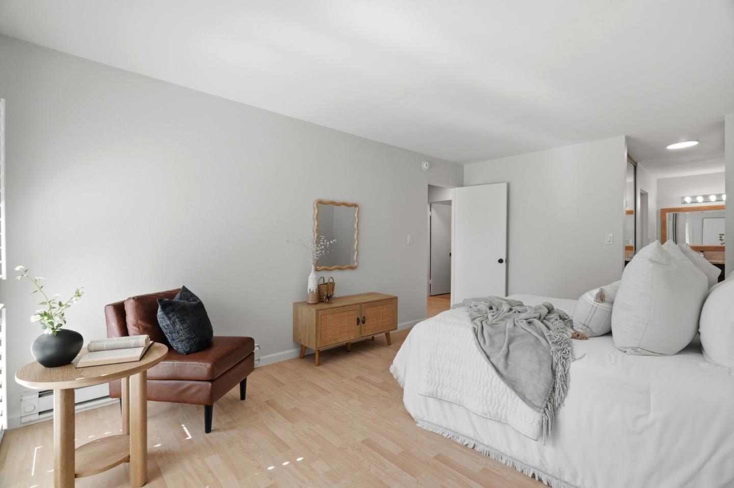 Detail Gallery Image 20 of 27 For 1031 Crestview Dr #305,  Mountain View,  CA 94040 - 2 Beds | 2 Baths