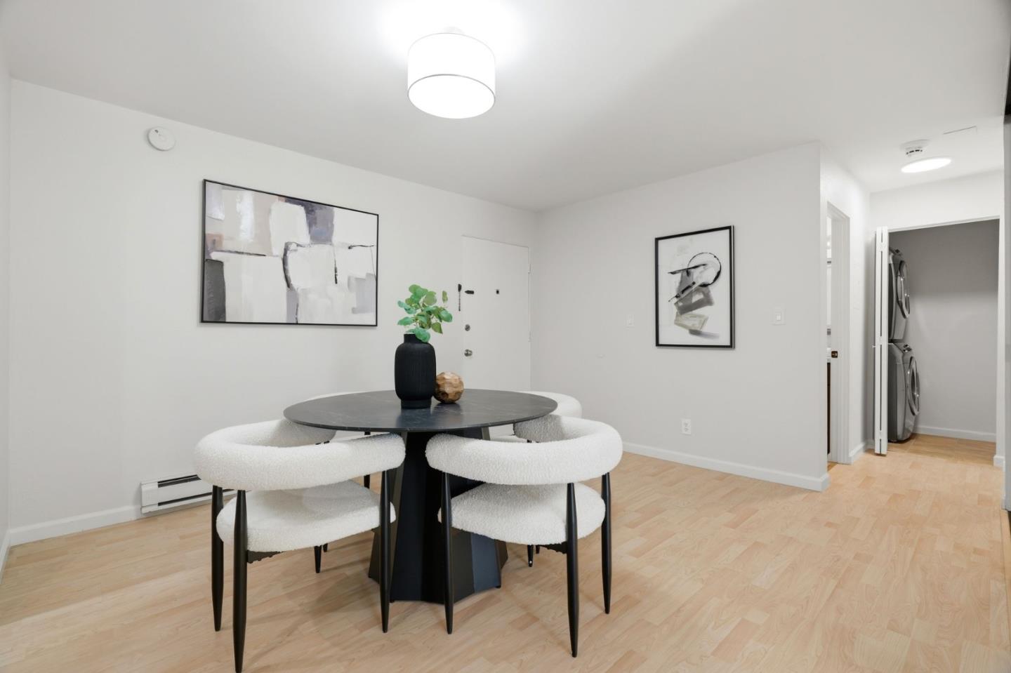 Detail Gallery Image 3 of 27 For 1031 Crestview Dr #305,  Mountain View,  CA 94040 - 2 Beds | 2 Baths