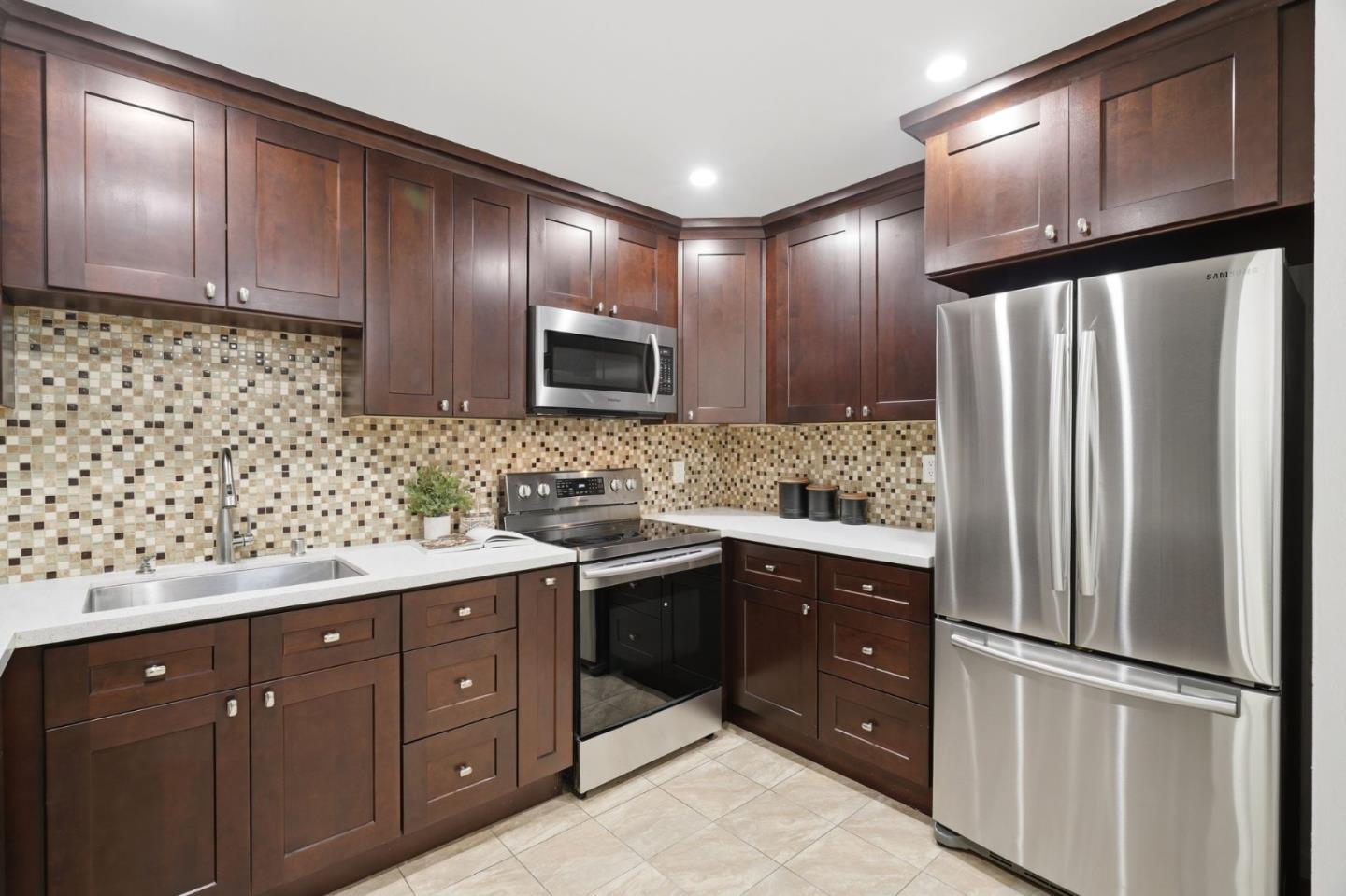 Detail Gallery Image 7 of 27 For 1031 Crestview Dr #305,  Mountain View,  CA 94040 - 2 Beds | 2 Baths