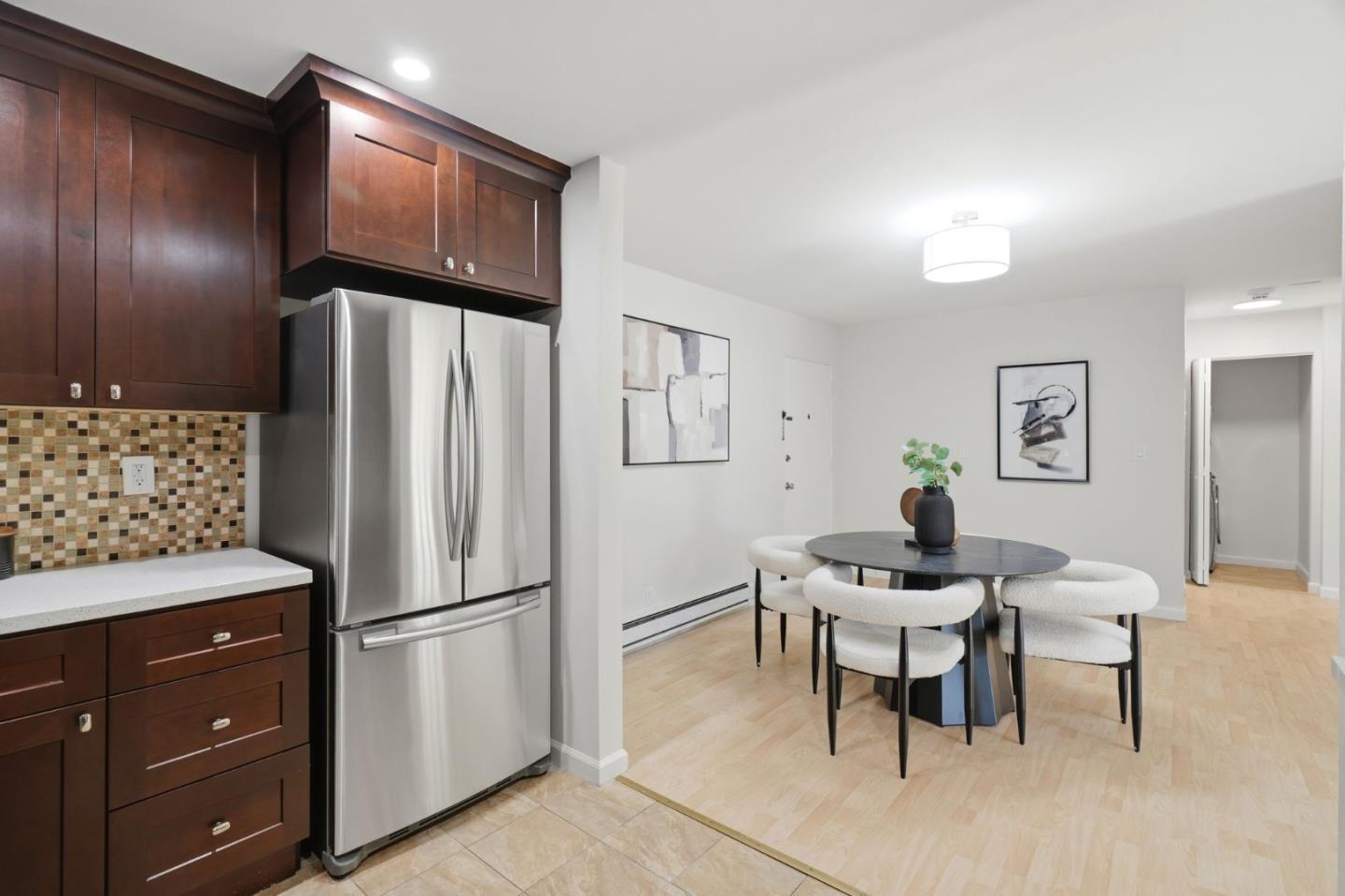 Detail Gallery Image 9 of 27 For 1031 Crestview Dr #305,  Mountain View,  CA 94040 - 2 Beds | 2 Baths