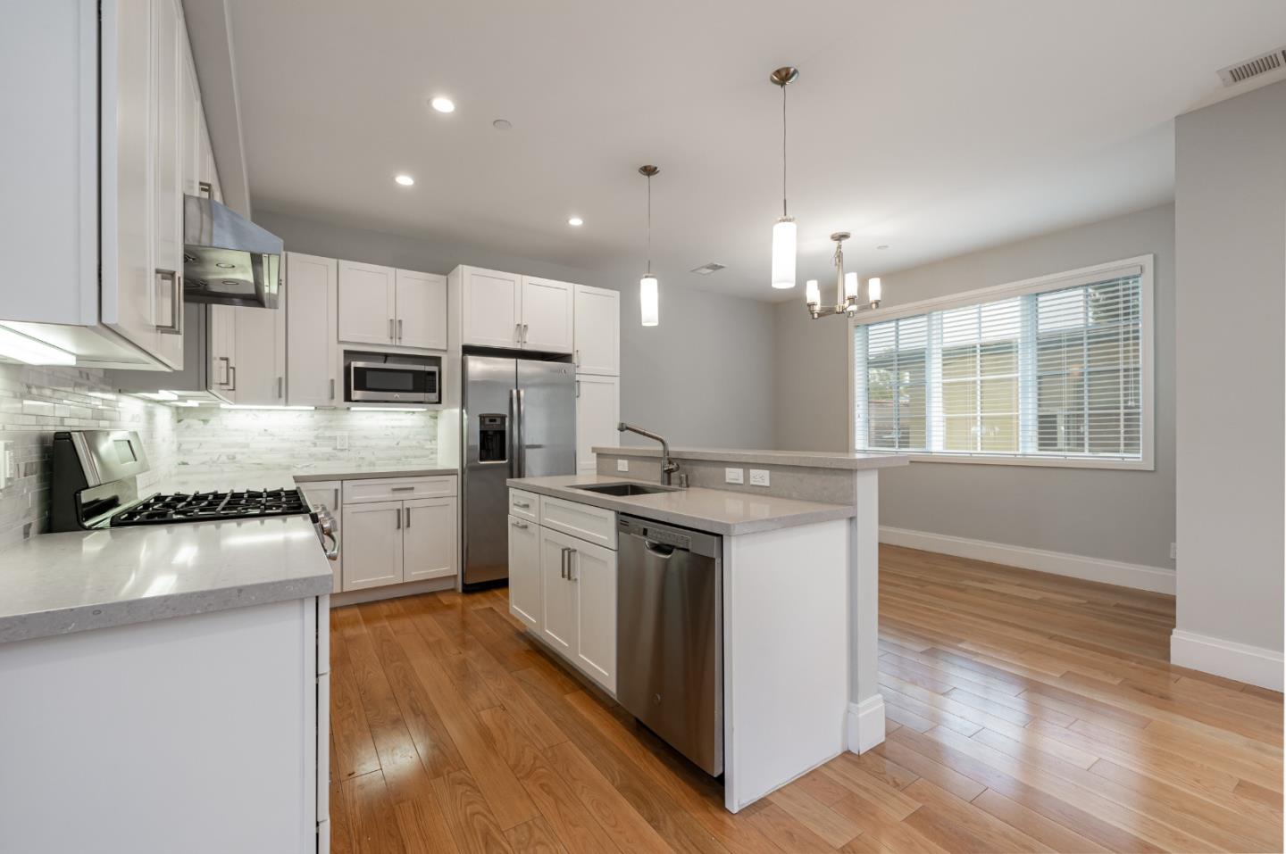 Detail Gallery Image 3 of 14 For 436 Laurel St #3,  San Carlos,  CA 94070 - 2 Beds | 2/1 Baths