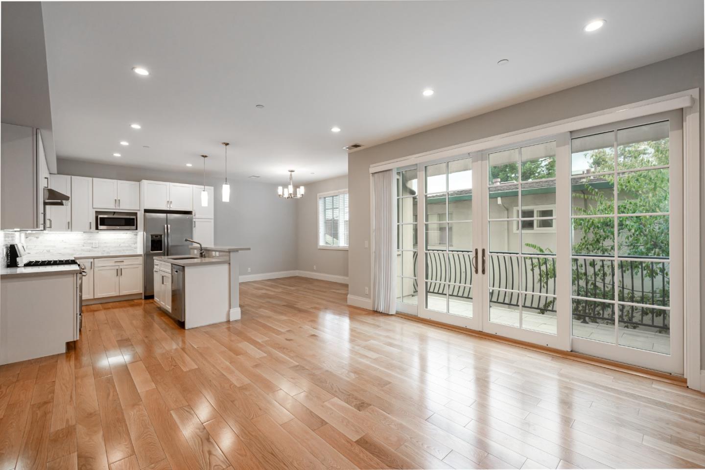 Detail Gallery Image 4 of 14 For 436 Laurel St #3,  San Carlos,  CA 94070 - 2 Beds | 2/1 Baths