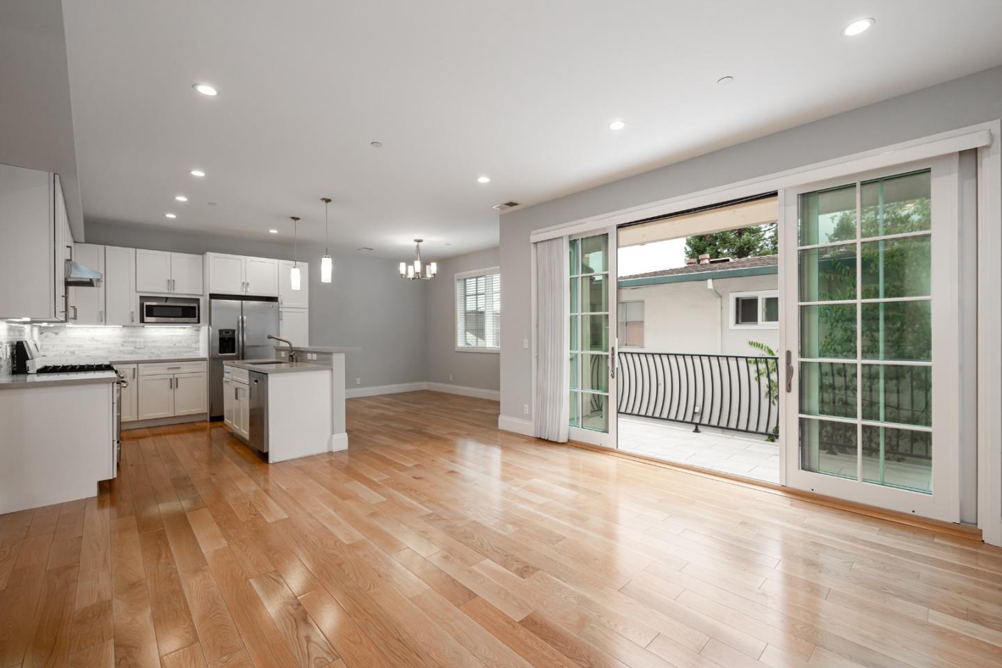 Detail Gallery Image 5 of 14 For 436 Laurel St #3,  San Carlos,  CA 94070 - 2 Beds | 2/1 Baths