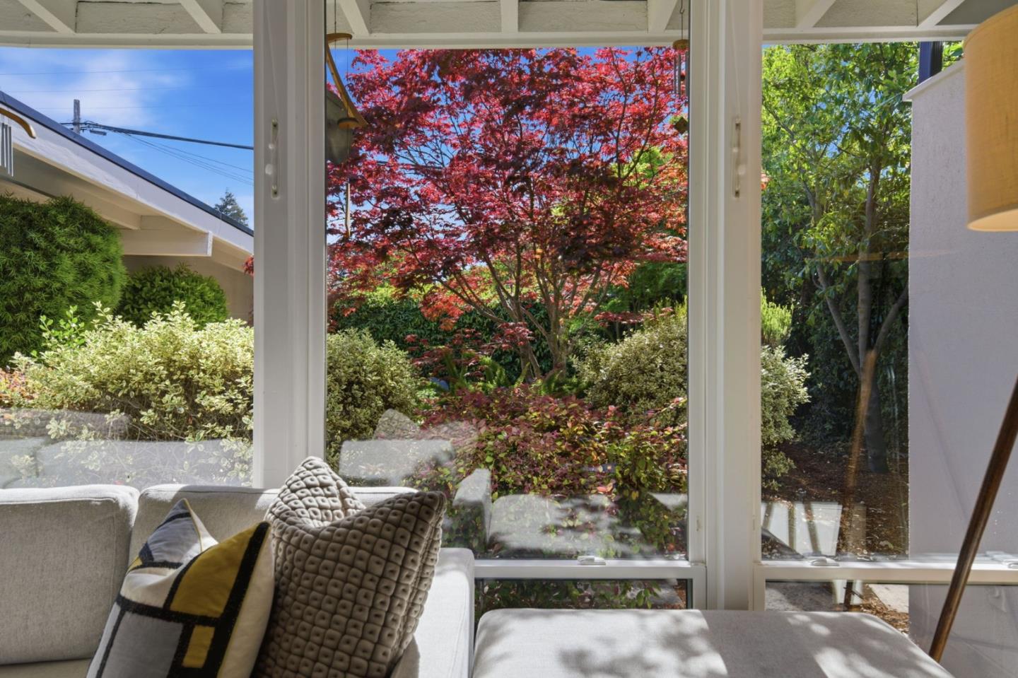 Detail Gallery Image 13 of 47 For 206 Thompson Ave, Mountain View,  CA 94043 - 3 Beds | 2 Baths