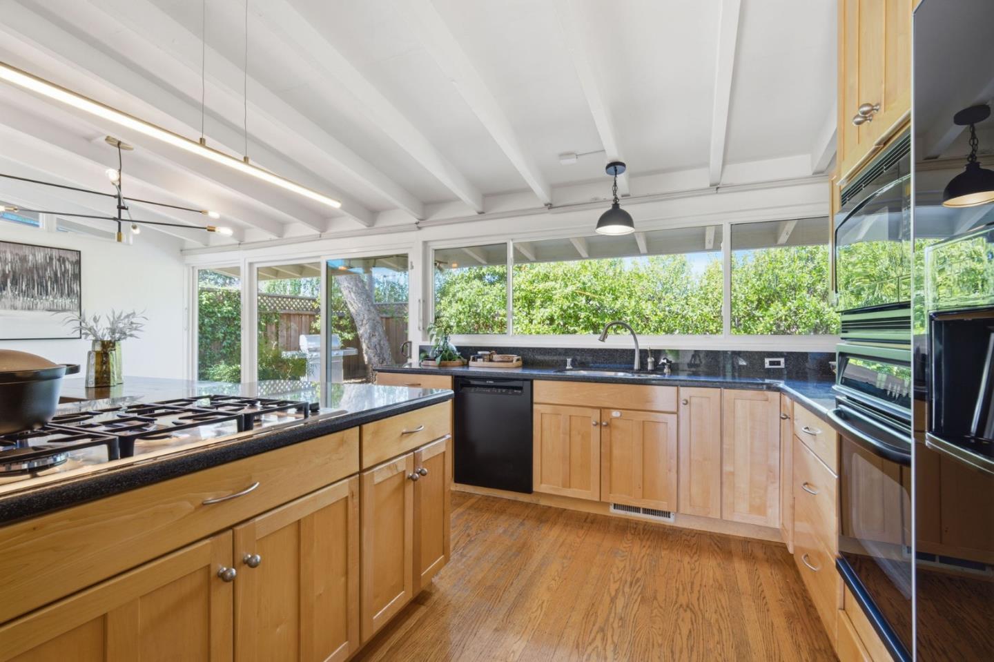 Detail Gallery Image 16 of 47 For 206 Thompson Ave, Mountain View,  CA 94043 - 3 Beds | 2 Baths