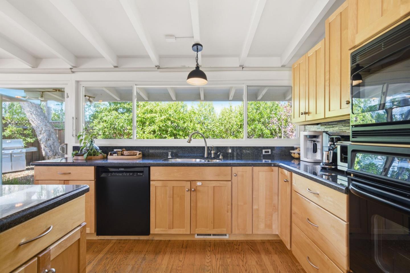 Detail Gallery Image 17 of 47 For 206 Thompson Ave, Mountain View,  CA 94043 - 3 Beds | 2 Baths