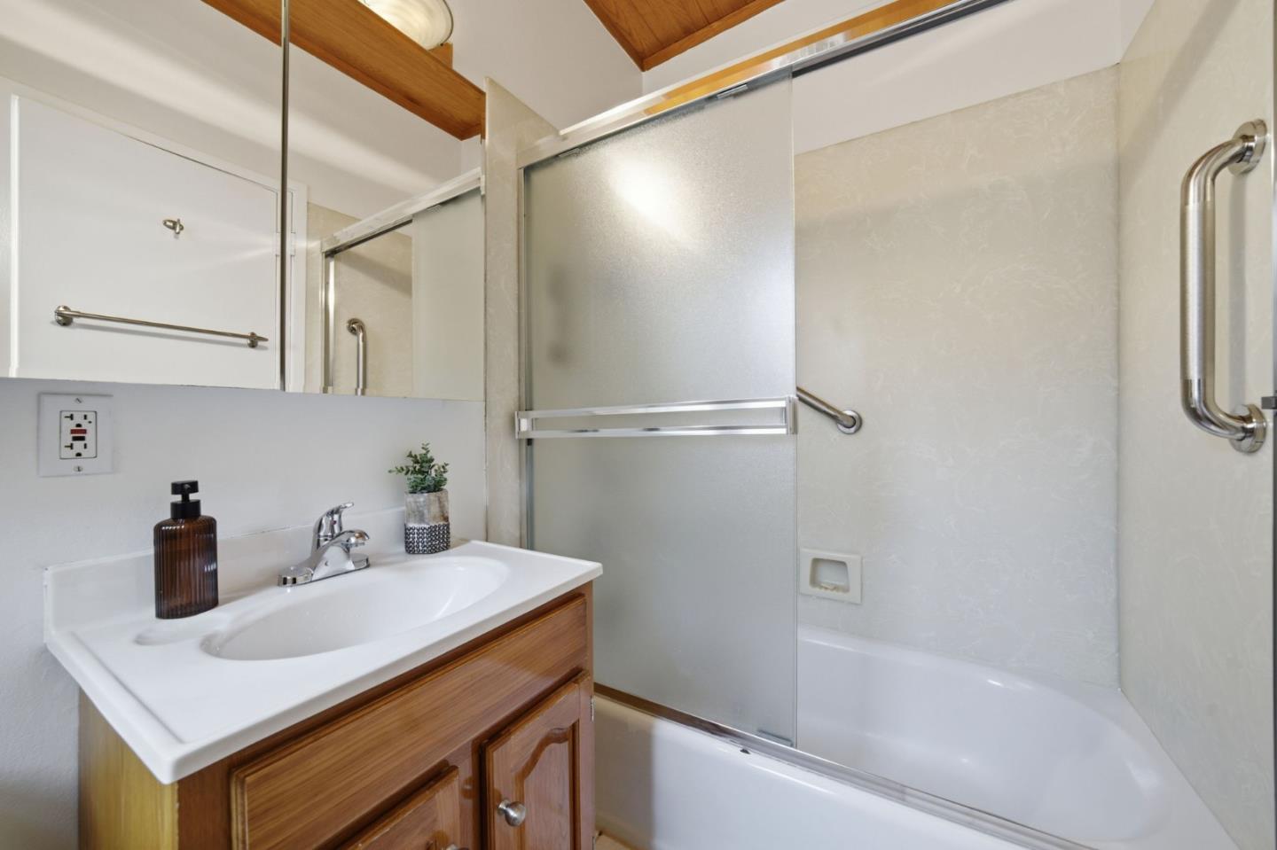 Detail Gallery Image 27 of 47 For 206 Thompson Ave, Mountain View,  CA 94043 - 3 Beds | 2 Baths