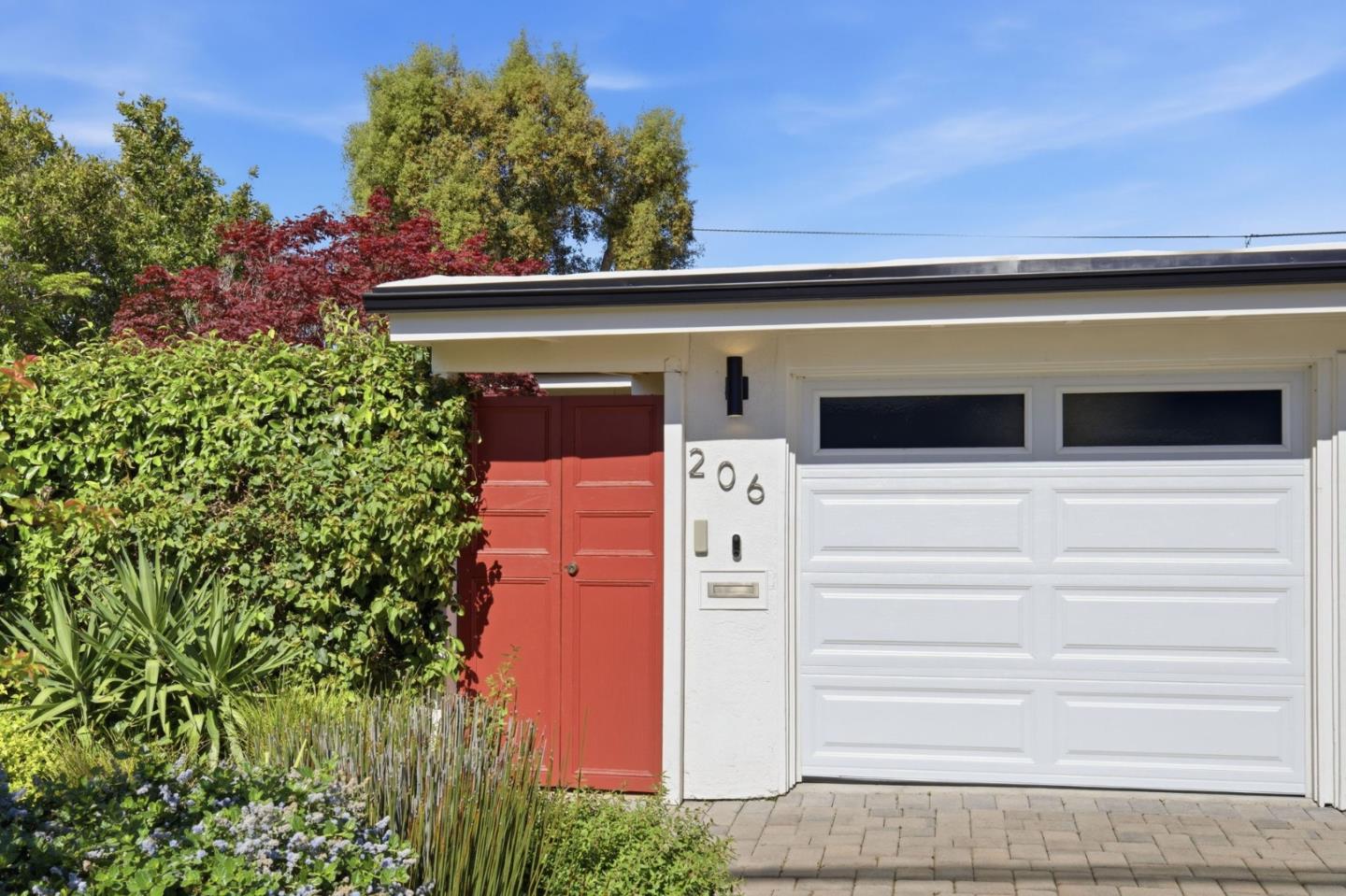 Detail Gallery Image 3 of 47 For 206 Thompson Ave, Mountain View,  CA 94043 - 3 Beds | 2 Baths