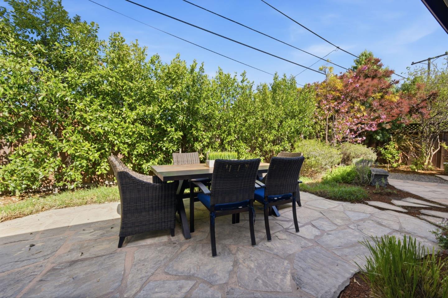 Detail Gallery Image 43 of 47 For 206 Thompson Ave, Mountain View,  CA 94043 - 3 Beds | 2 Baths