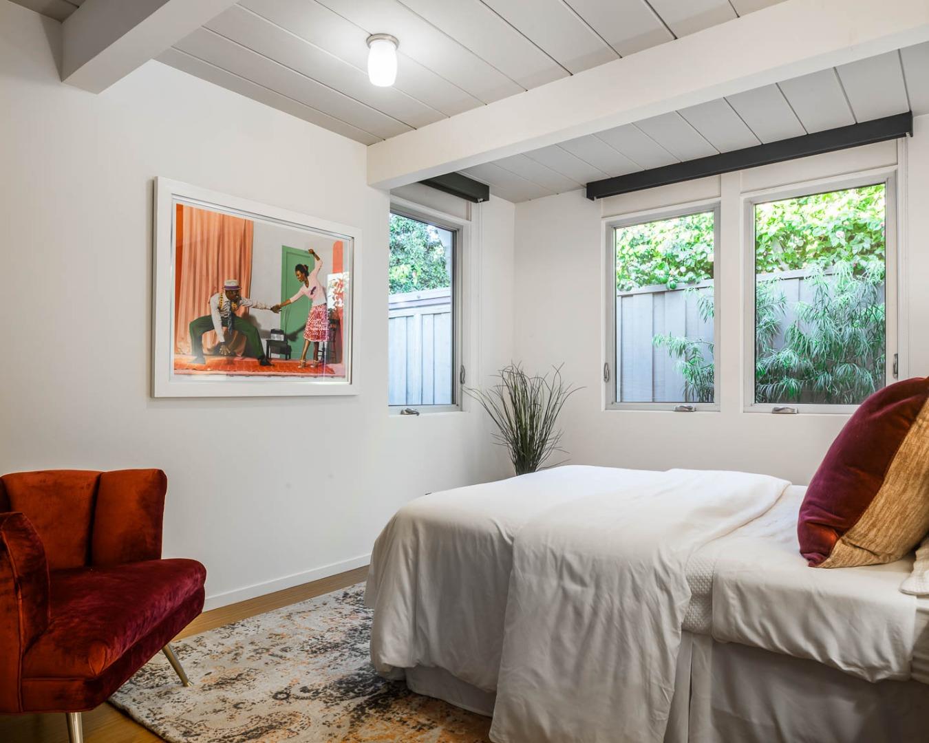 Detail Gallery Image 14 of 19 For 618 Wildwood Ln, Palo Alto,  CA 94303 - 4 Beds | 3 Baths