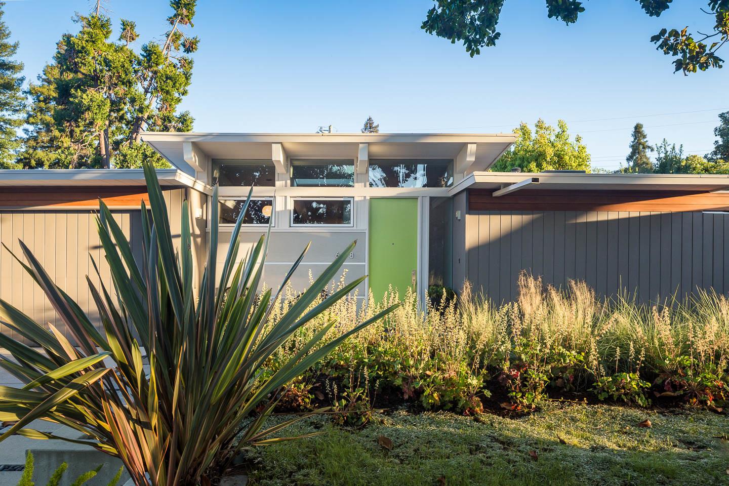 Detail Gallery Image 2 of 19 For 618 Wildwood Ln, Palo Alto,  CA 94303 - 4 Beds | 3 Baths