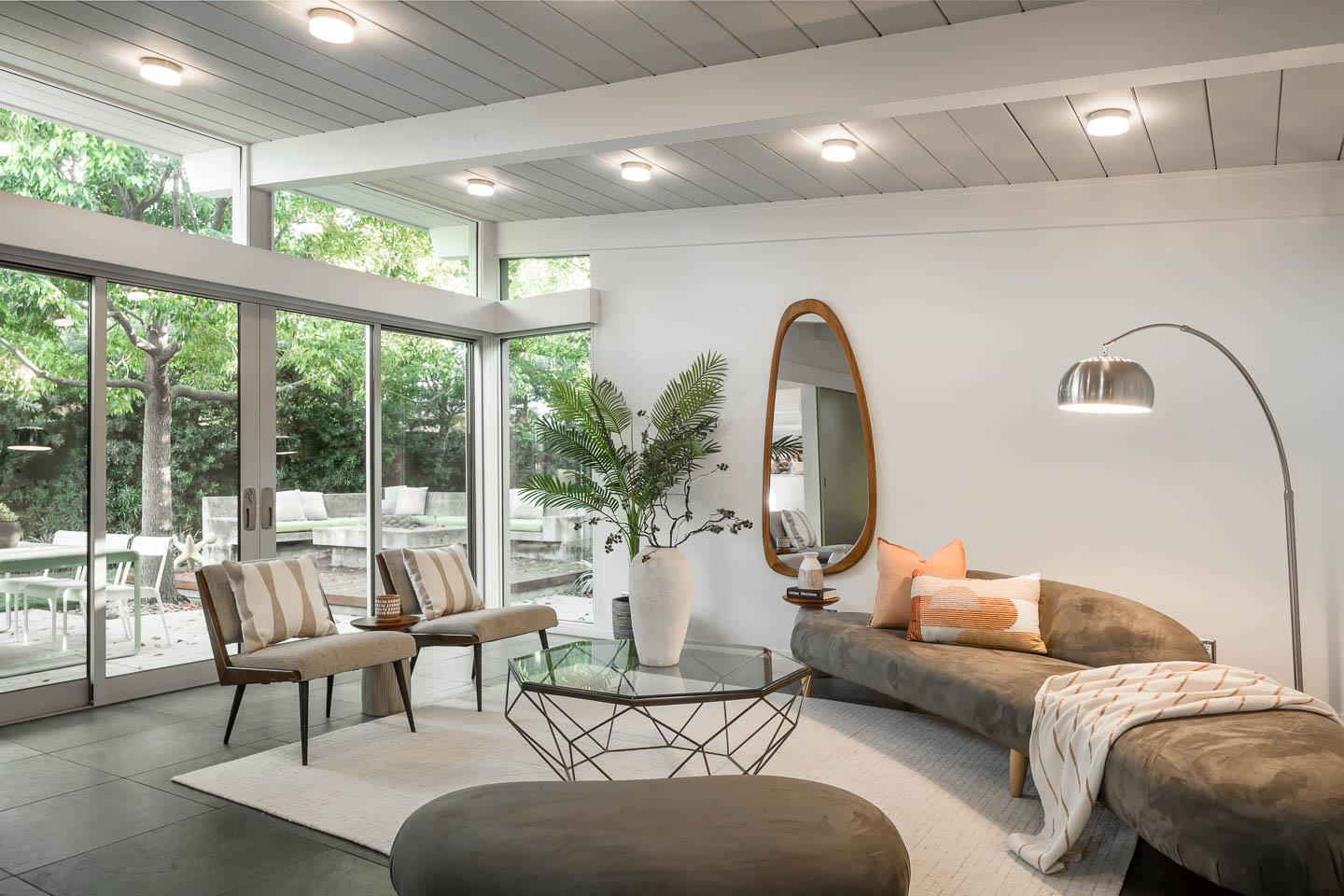 Detail Gallery Image 4 of 19 For 618 Wildwood Ln, Palo Alto,  CA 94303 - 4 Beds | 3 Baths