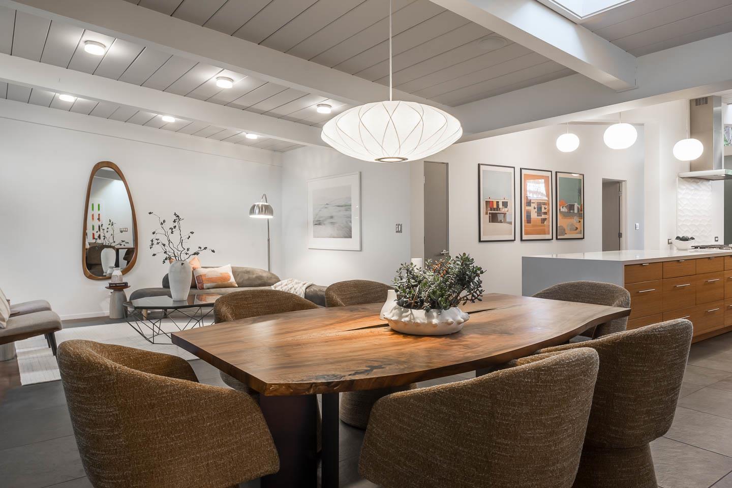 Detail Gallery Image 5 of 19 For 618 Wildwood Ln, Palo Alto,  CA 94303 - 4 Beds | 3 Baths