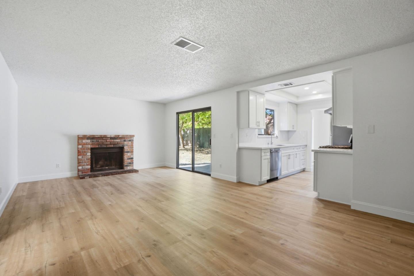 Detail Gallery Image 5 of 29 For 4368 via Dora Dr, Antioch,  CA 94531 - 4 Beds | 2/1 Baths