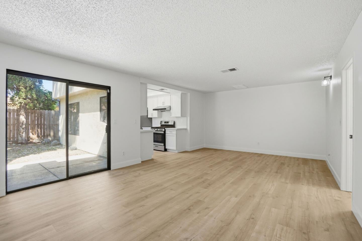 Detail Gallery Image 6 of 29 For 4368 via Dora Dr, Antioch,  CA 94531 - 4 Beds | 2/1 Baths