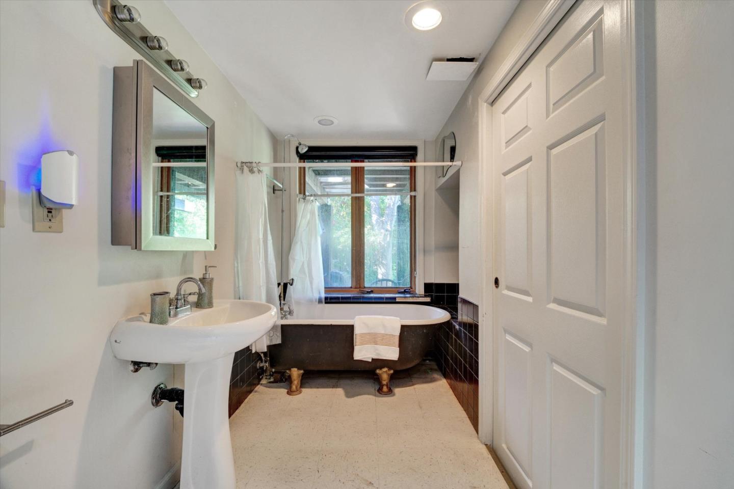 Detail Gallery Image 14 of 22 For 89 Yosemite Ave, Oakland,  CA 94611 - 3 Beds | 2 Baths