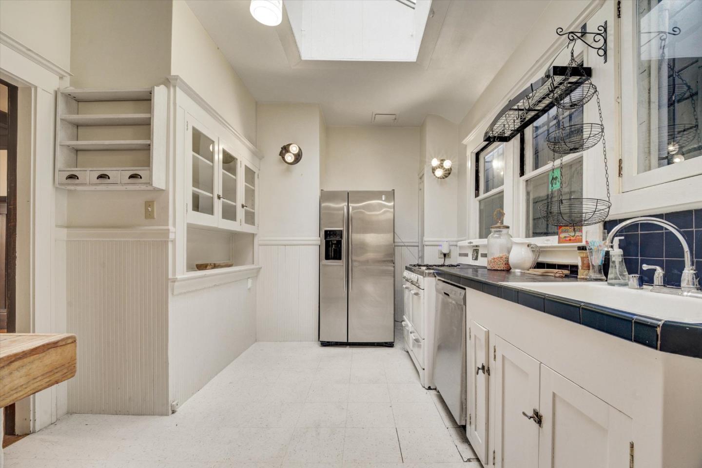 Detail Gallery Image 9 of 22 For 89 Yosemite Ave, Oakland,  CA 94611 - 3 Beds | 2 Baths