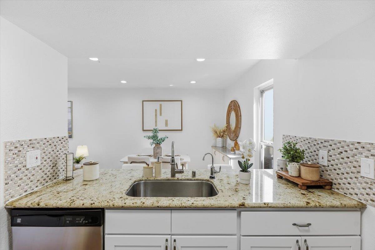 Detail Gallery Image 12 of 44 For 236 E Red Oak Dr #B,  Sunnyvale,  CA 94086 - 2 Beds | 1/1 Baths