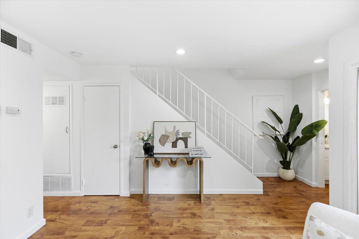 Detail Gallery Image 16 of 44 For 236 E Red Oak Dr #B,  Sunnyvale,  CA 94086 - 2 Beds | 1/1 Baths