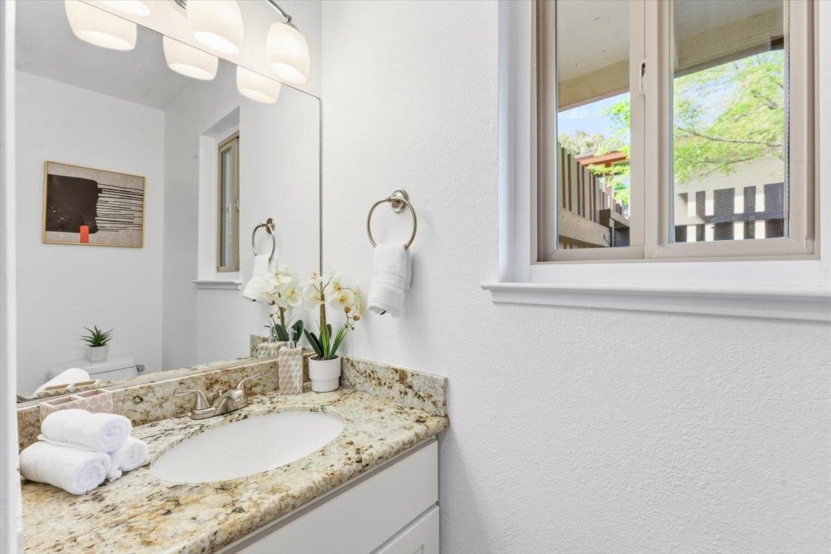 Detail Gallery Image 17 of 44 For 236 E Red Oak Dr #B,  Sunnyvale,  CA 94086 - 2 Beds | 1/1 Baths