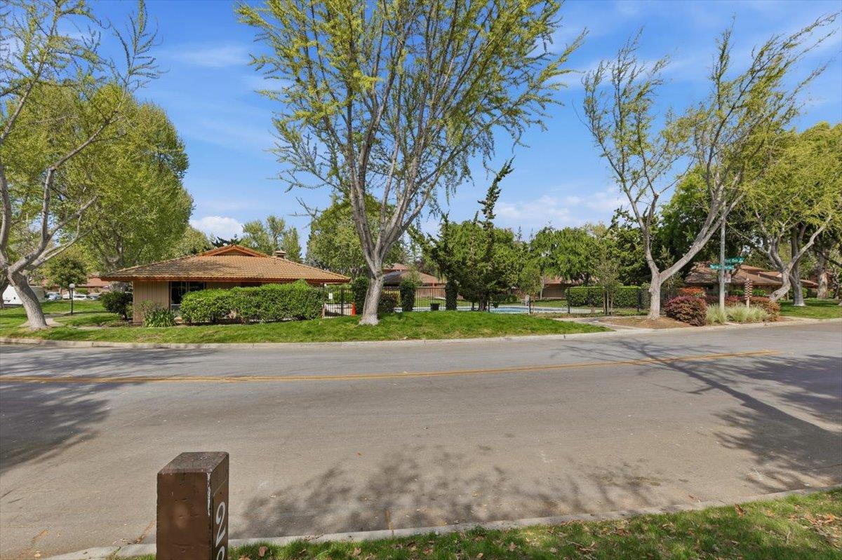 Detail Gallery Image 40 of 44 For 236 E Red Oak Dr #B,  Sunnyvale,  CA 94086 - 2 Beds | 1/1 Baths