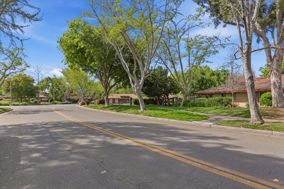 Detail Gallery Image 41 of 44 For 236 E Red Oak Dr #B,  Sunnyvale,  CA 94086 - 2 Beds | 1/1 Baths